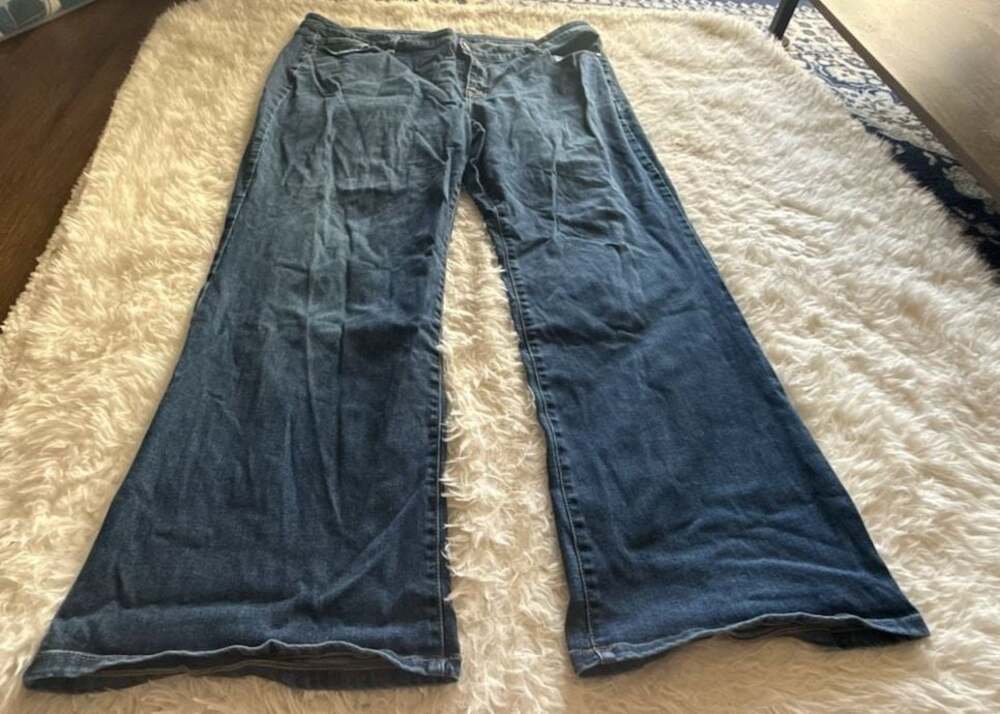 Lane Bryant FlexMagic Waistband Signature Fit Mid-Rise Bootcut Jeans Size 24